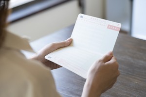Husband who gave wife 300,000 won a month hid years of secret investment losses