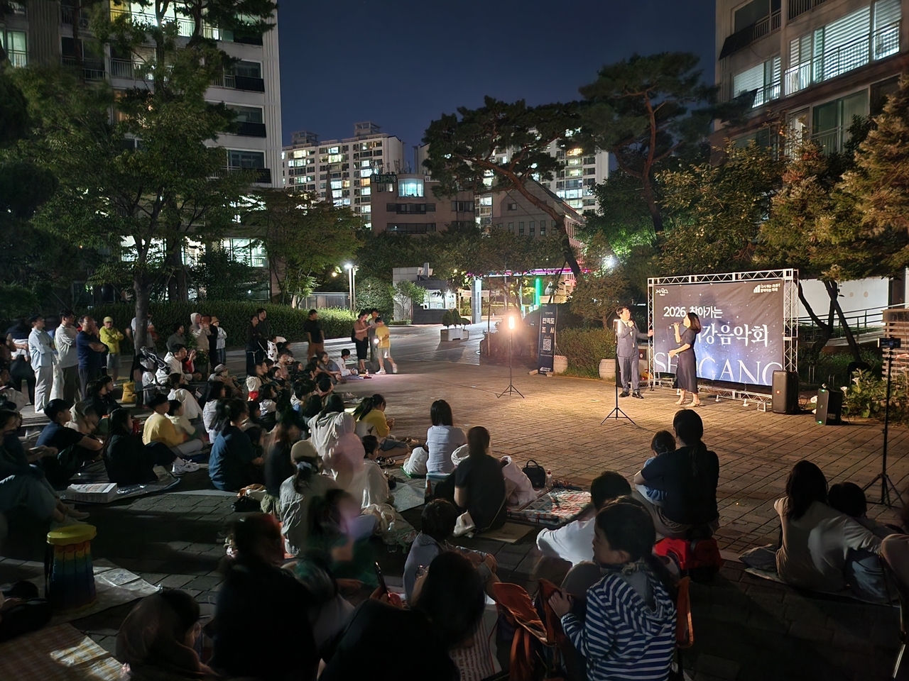 A performance at the neighborhood concert series in Mapo-gu