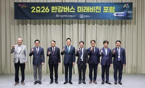 Han River Bus marks first anniversary of service