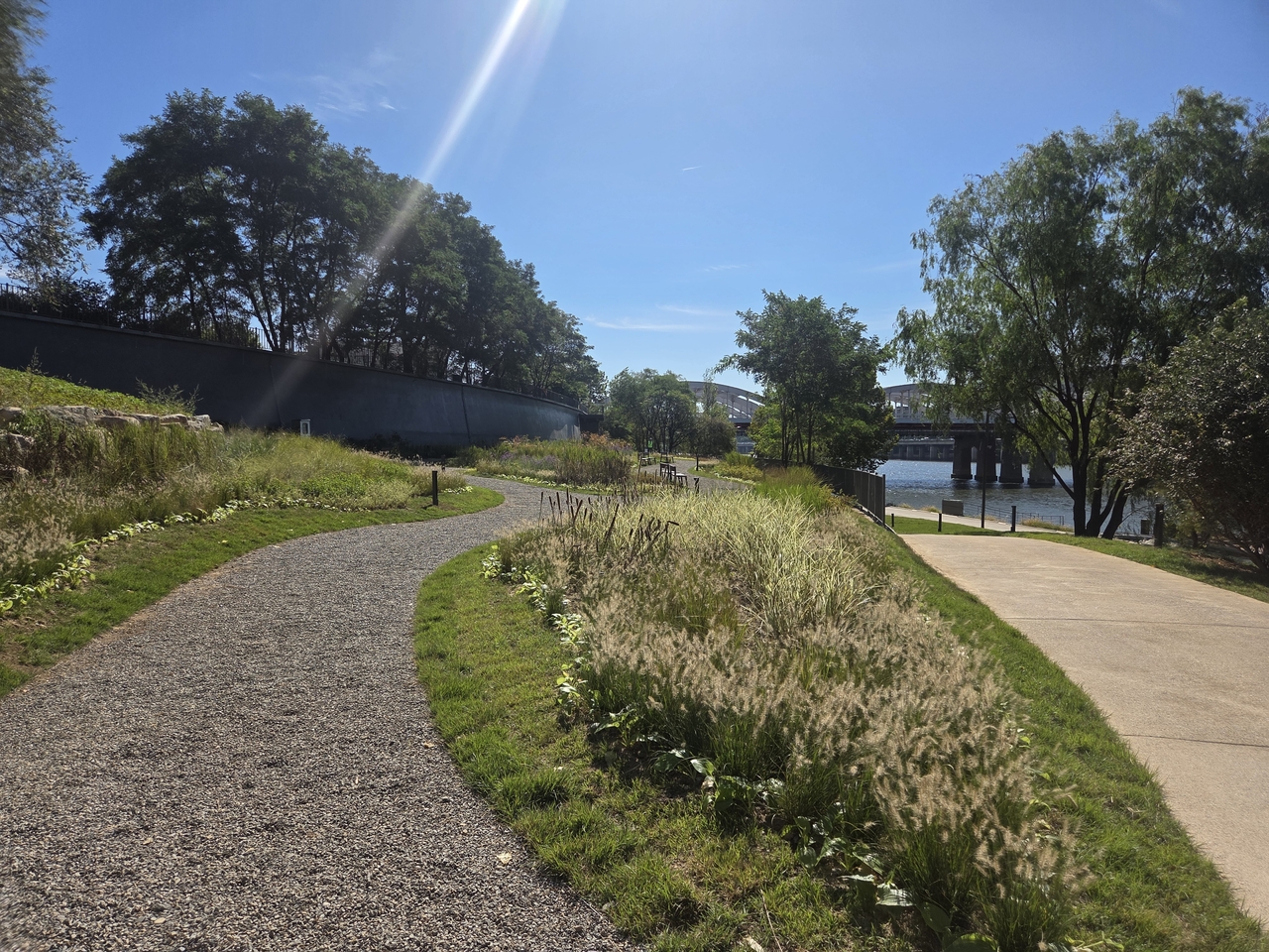 A section of the renovated 1.5-kilometer waterfront trail encircling Nodeul Island is seen Thursday, a day before it opens to the public. (Park Yuna/The Korea Herald)