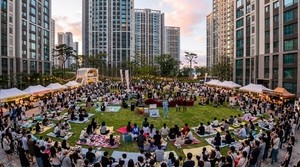 Hillstate Hwanho Park holds community event for residents