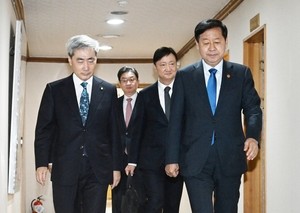 정부 “美 금리인상 영향은 제한적…과도한 국채시장 쏠림엔 안정조치”
