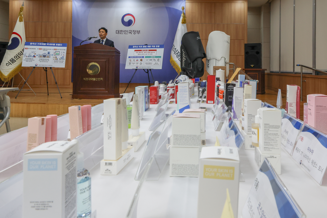 Kim Jin-hwi, a director at the Ministry of Food and Drug Safety, speaks during a briefing in Yangcheon-gu, Seoul, Thursday. (Yonhap)