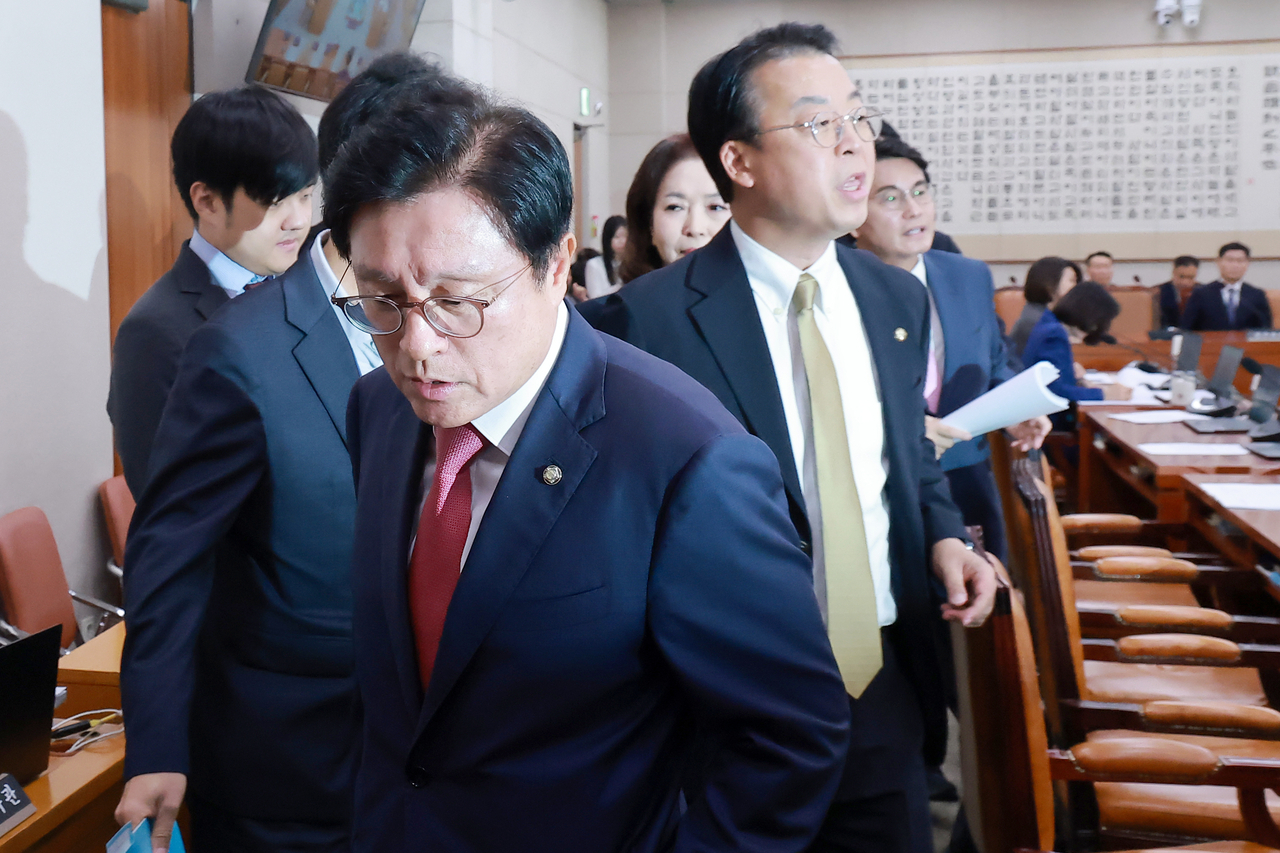 People Power Party lawmakers walk out of the general meeting of the Legislation and Judiciary Committee of the National Assembly, in Seoul on Thursday. (Yonhap)
