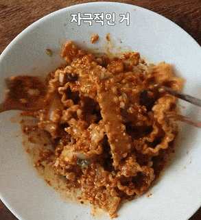 [리얼푸드] 유행인 땅콩버터, 비빔면에 슥슥…‘땅콩버터 칠리 비빔면’ [영상]