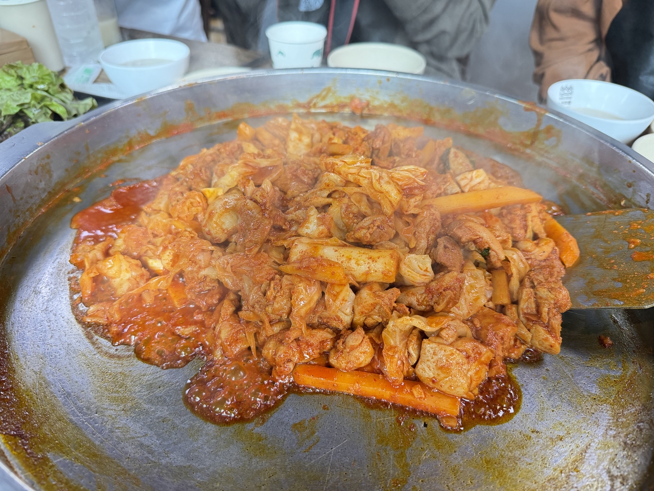 Ani Dakgalbi's cheolpan dakgalbi (Hong Yoo/The Korea Herald)