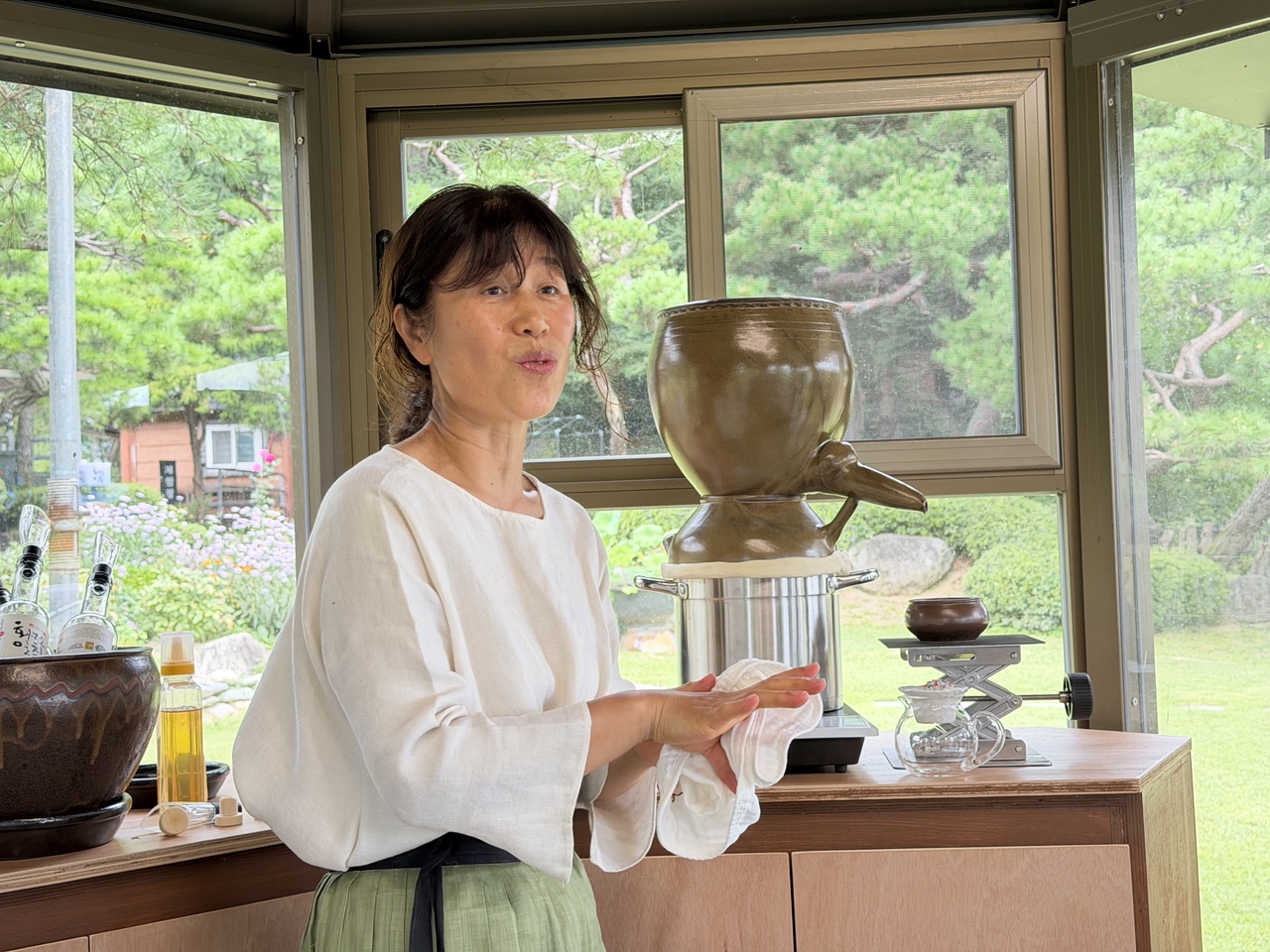 Jisiul Brewery's owner Yoo So-young  (Hong Yoo/The Korea Herald)