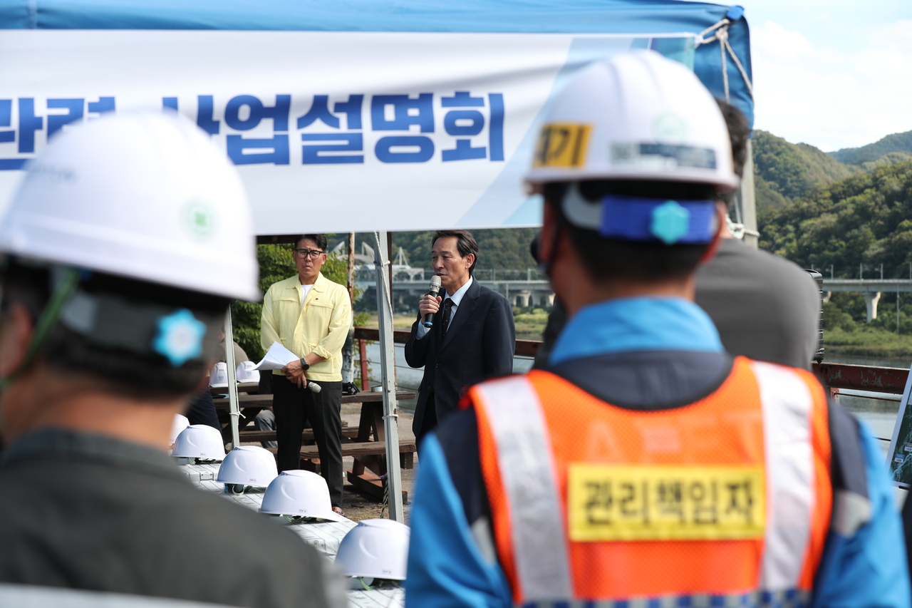A ground-breaking briefing is held at the Chuncheon starting point of the second Gyeongchun National Highway.