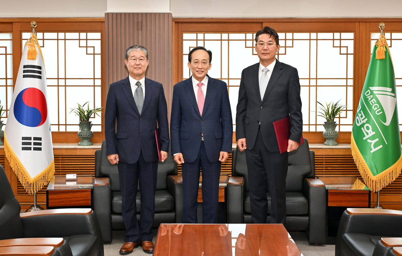 이재용 대구도시개발공사 사장(왼쪽부터), 추경호 대구시장, 한근수 대구교통공사 사장.[대구시 제공]