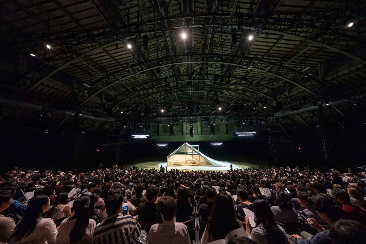 About 1,200 audience members fill the Wade Thompson Drill Hall at Park Avenue Armory in New York on Wednesday for Anton Chekhov’s “The Cherry Orchard,” directed by Simon Stone and starring Jeon Do-yeon and Park Hae-soo. (Photo credit: Stephanie Berger)