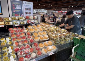 E-mart offers up to 40% off seafood and produce ahead of Chuseok