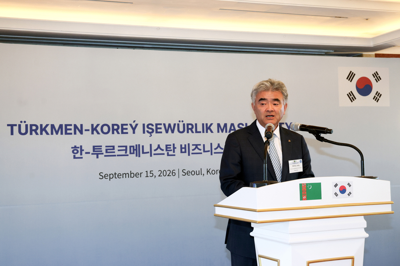 정원주(사진) 대우건설 회장이 지난 15일 ‘한-투르크메니스탄 비즈니스 포럼’에 참석해 발표 중이다.[대우건설 제공]