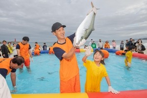 Goseong Pollock Festival returns in October with singer Kim Yeon-ja, whose past stage featured BTS as backup dancers