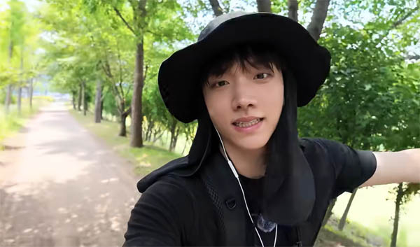 Park Hyun-bin, former leader of ARrC. [Captured from YouTube channel 'Gwangjin City Boy']