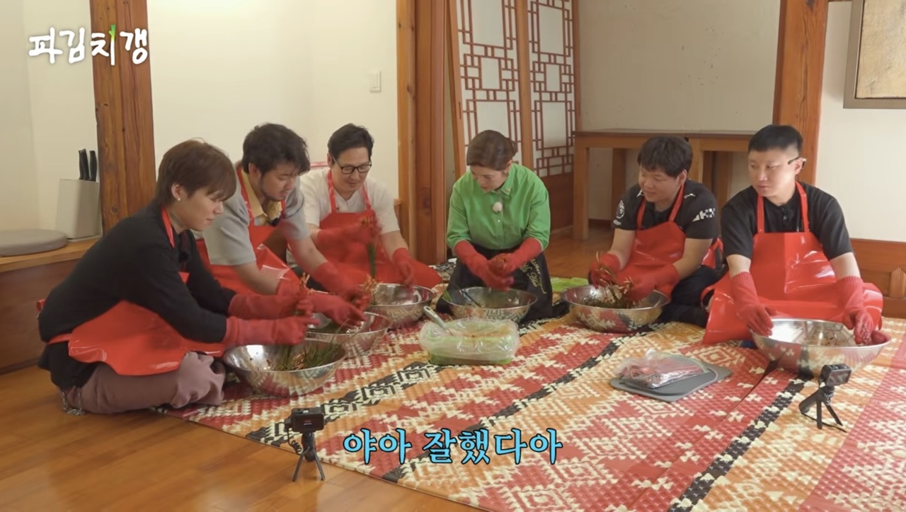 Members of the YouTube show "Pajimchi Gang" work with a kimchi master to develop the green onion kimchi recipe set to go on sale through CJ OnStyle on Friday. [CJ OnStyle]