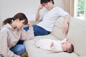 Daughter-in-law asks in-laws to stay at hotel for visit to 50-day-old grandchild, sparking online debate