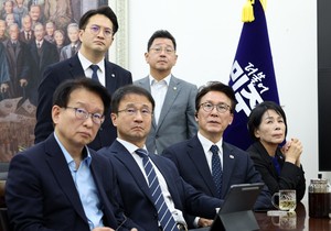 Ruling party calls on PPP to stop 'political offensive' after Lee requests deletion of controversial special prosecutor clause