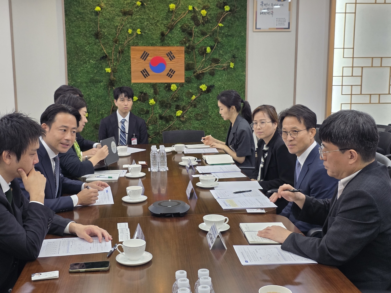 The Population Strategy Committee meets with visiting Japanese House of Representatives lawmakers Friday to share South Korea's low birth rate response policies and exchange views on demographic challenges — including low birth rates and aging — common to both countries, and on future cooperation. [Population Strategy Committee]