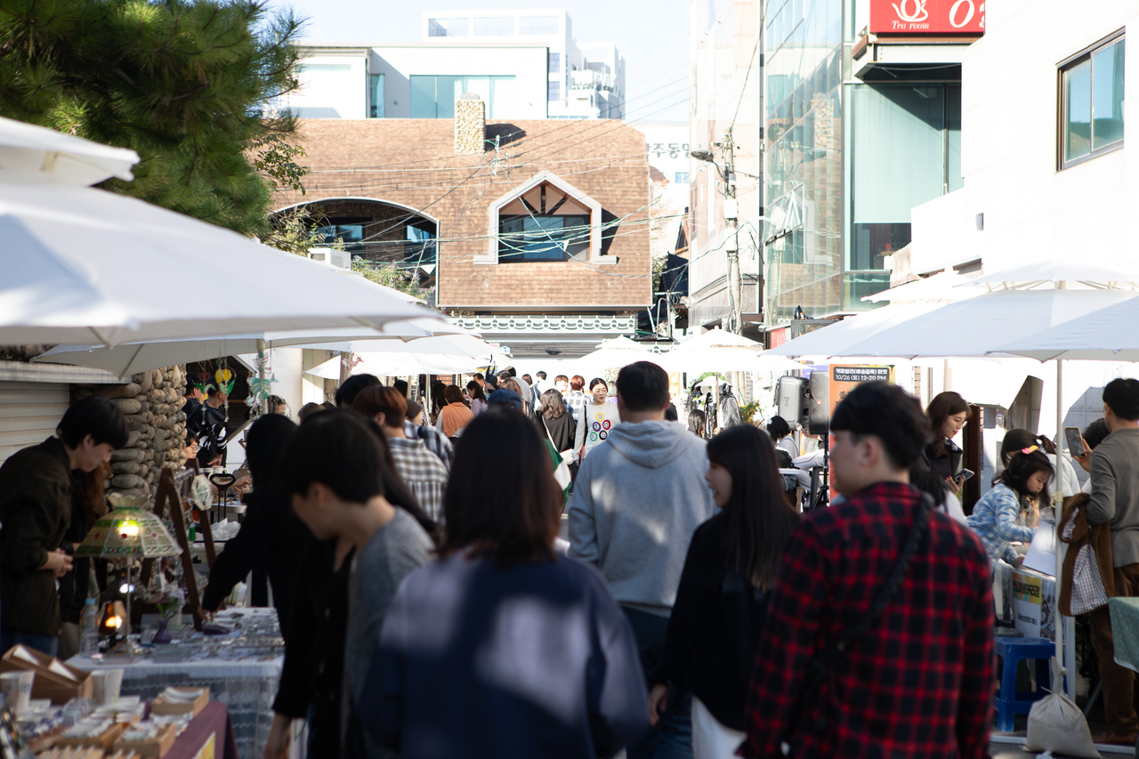 Dongmyeong commercial district in Dong-gu, Gwangju (Small Enterprise and Market Service)