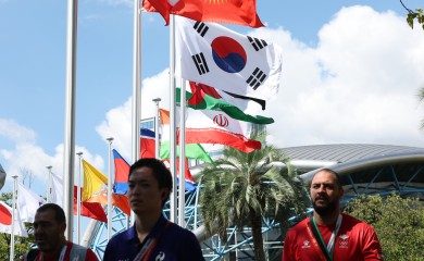 2026 아이치·나고야 아시안게임 개막을 앞둔 일본 나고야항 선수단 숙소 인근 광장에 설치된 태극기가 휘날리고 있다. [연합]