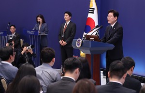 Lee rules out second term, vows 'irreversible' prosecution reform