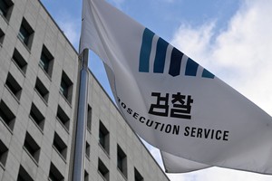 [단독] “불법 낙하산 신동호를 거부한다” 출근 저지 언론노조 EBS 지부장, 검찰 ‘죄가 안됨’ 불기소 처분 [세상&]