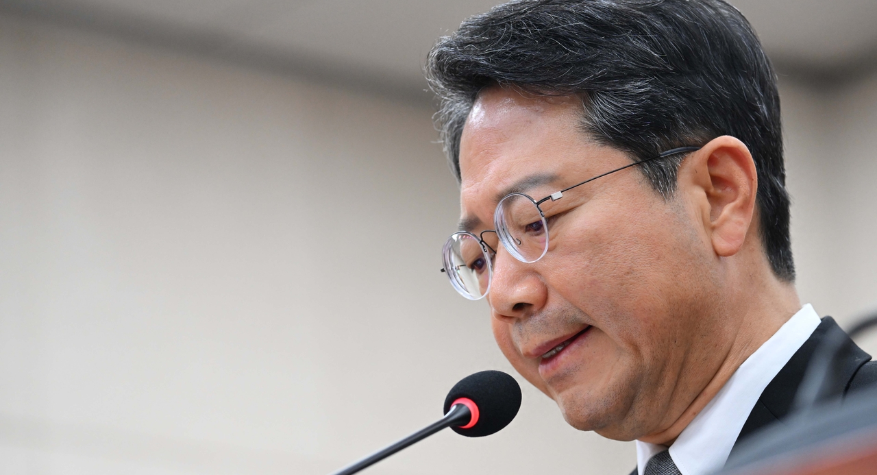 김승원 법무부 장관 후보자가 15일 오후 서울 여의도 국회 법제사법위원회에서 열린 인사청문회에서 의원들의 질문에 답변을 하고 있다.  이상섭 기자