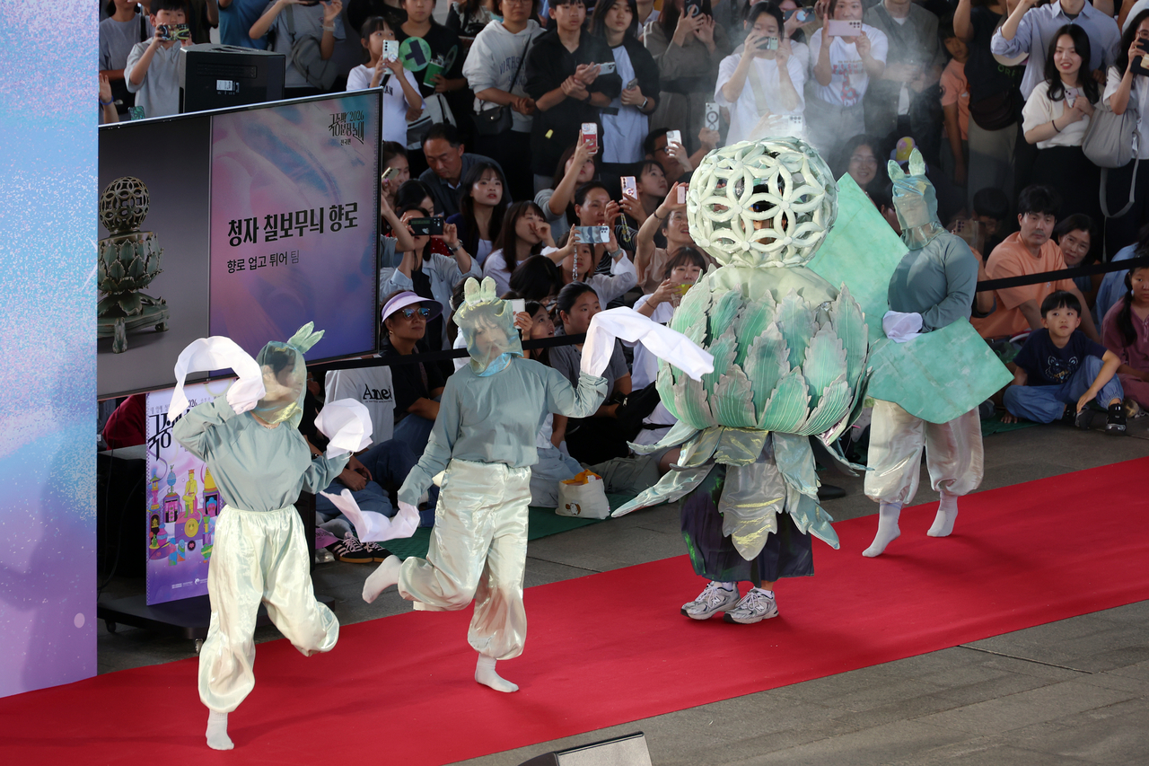 “2026 Dress Like a Museum Exhibit” at the National Museum of Korea, in Yonsan-gu, Seoul on Saturday. (Newsis)