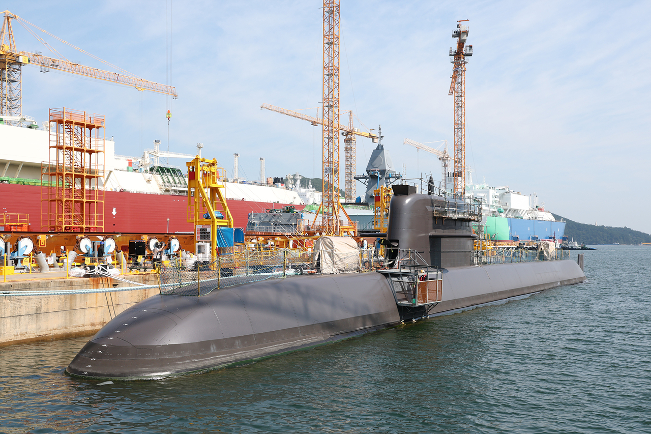 한화오션 특수선 안벽에 계류중인 장보고-Ⅲ 배치-Ⅱ 2번함 ‘서희함’[한화오션 제공]