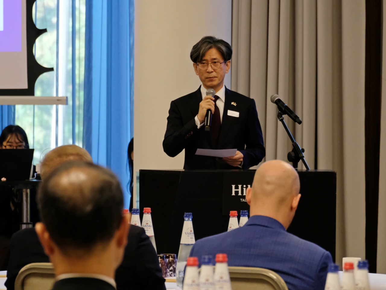 Kim Il-eung (center), South Korea's ambassador to Estonia, speaks during the Korea-Estonia Defence Industry Forum in Tallinn on Thursday. (Joint Press Corps.)