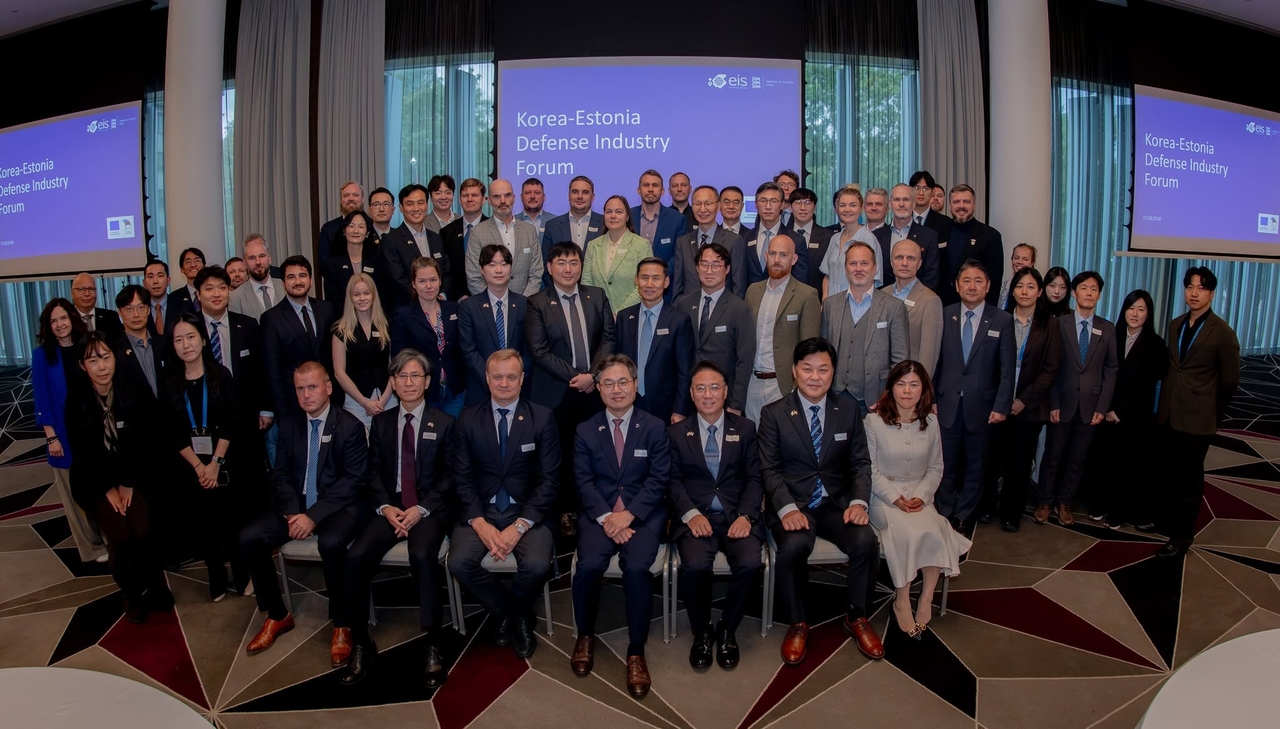Forum participants from Estonia and South Korea pose for a group photo during the Korea-Estonia Defence Industry Forum in Tallinn on Thursday. (Estonian Business and Innovation Agency)