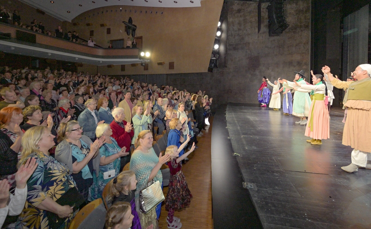 European audiences cheer at a performance of "Ariarary," a musical based on Jeongseon Arirang