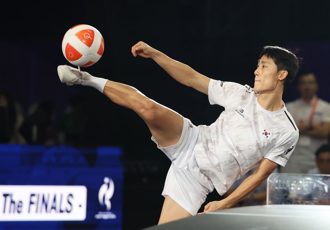 Lee Jun-suk of South Korea hits a shot to Ali Jalil Mezher Alelayawi of Iraq during the men's singles final in teqball at the Asian Games at Nagoya City Higashi Sports Center in Nagoya, Japan, on Sunday. (Yonhap)