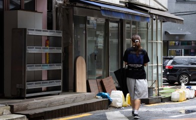 “‘10등급’ 자영업자 연체율 44.6%”…고금리에 벼랑 끝 내몰린 동네 사장님들
