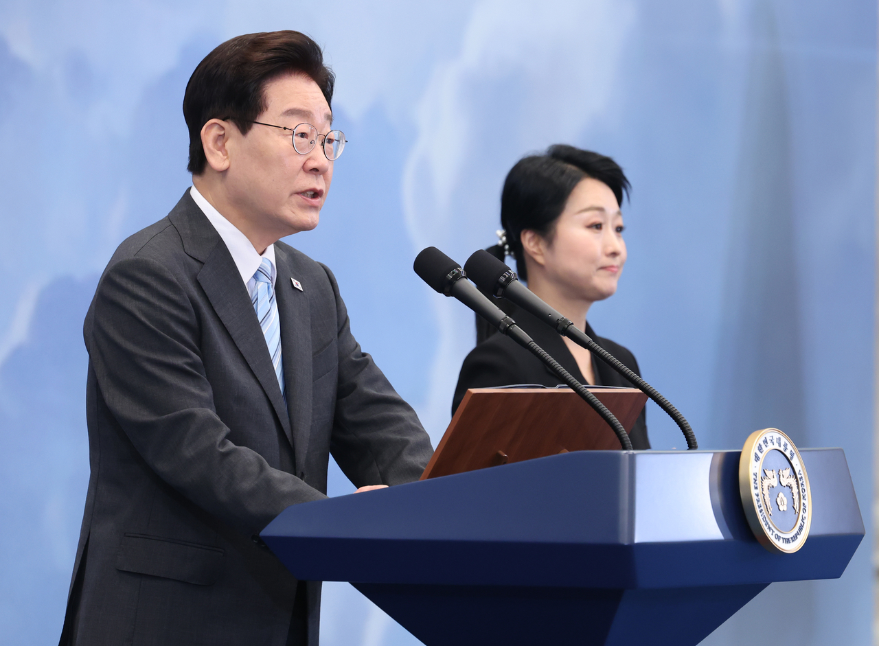 이재명 대통령이 19일 청와대에서 열린 청년의 날 기념식에서 기념사를 하고 있다. [연합]