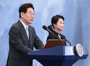 李대통령, ‘멸칭 지지자’ 글 공유 논란에 “상처받은 분들께 유감”