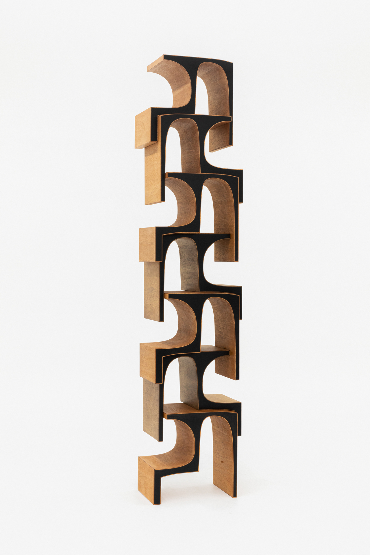 유정민
Stacked Arch 03
합판과 레진
450×290×450(h)mm 7점
2024