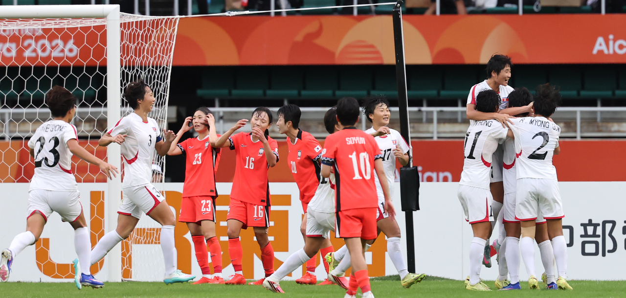 North Korea scores against South Korea during the final match of its group-stage match of the Asian Games, Monday. (Yonhap)