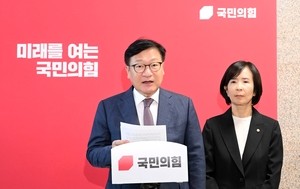 국힘 “훈식이 형보다 현지 누나가 더 센 건가…청와대 전면 쇄신해야”