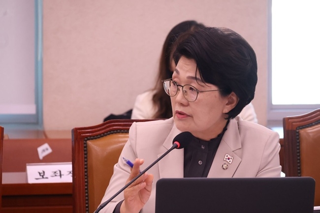 Lawmaker Kwon Hyang-yeop of the National Assembly's Trade, Industry, Energy, SMEs and Startups Committee.