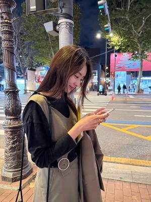 이연희, 대학로에 뜬 원조 첫사랑..딸 출산 후에도 변함없는 청순미