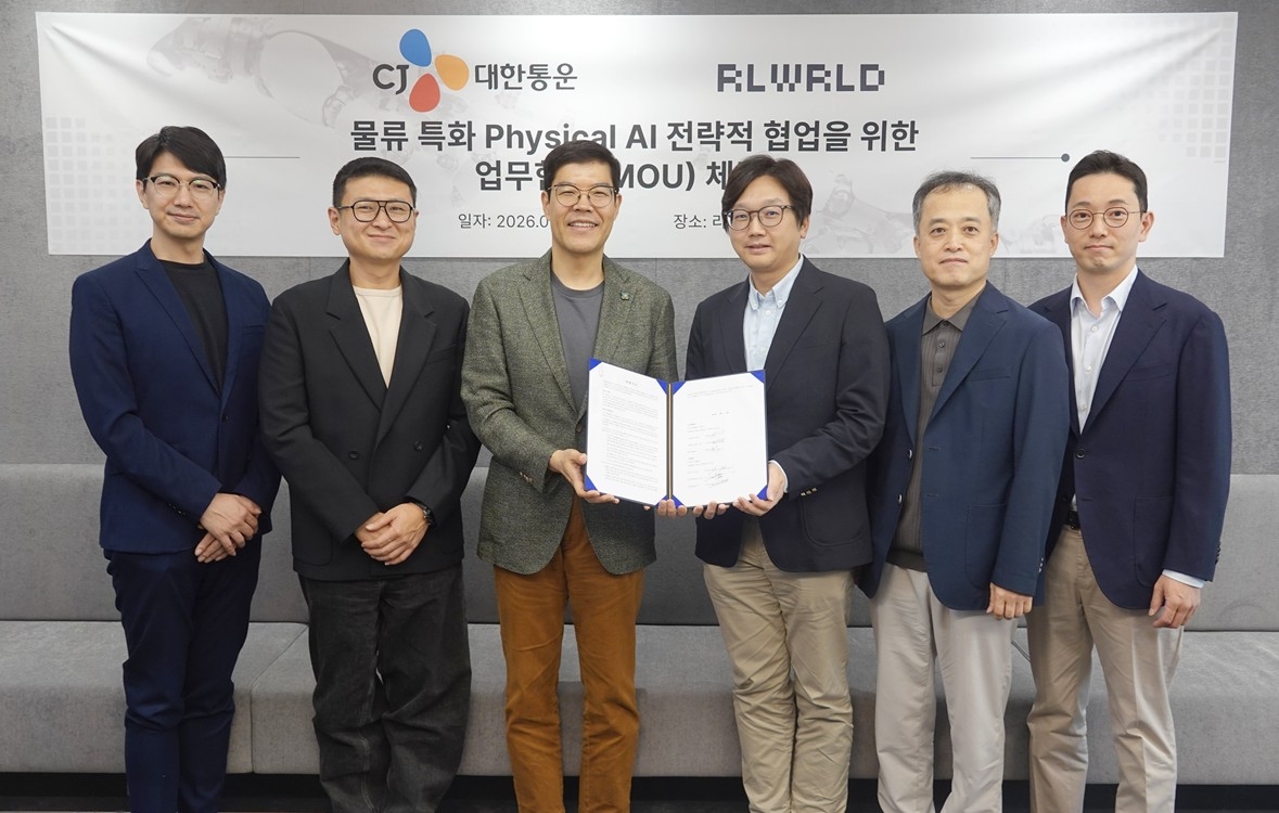 Participants pose for a photo at the MOU signing ceremony between CJ Logistics and RLWRLD for strategic collaboration on logistics-focused physical AI. From left: Ahn Ji-yun, RLWRLD chief strategy officer; Lee Gang-wook, RLWRLD business representative; Ryu Jung-hee, RLWRLD chief executive; Lee Jong-hun, CJ Logistics Future Growth Promotion Division head; Kim Jeong-hee, CJ Logistics TES Logistics Technology Research Institute director; and Yoon Dong-wook, CJ Logistics Strategy Planning Office head. [CJ Logistics]