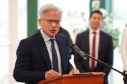 “AI가 인류 죽인다?”…‘2030년 종말론’에 젠슨 황 한 말