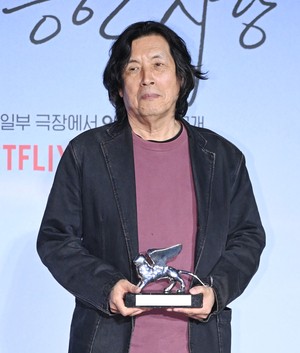 ‘가능한 사랑’ 이창동 감독 “자극적이지 않은 영화인데 알아봐줘 다행…전도연X설경구 덕 현장 편했다”