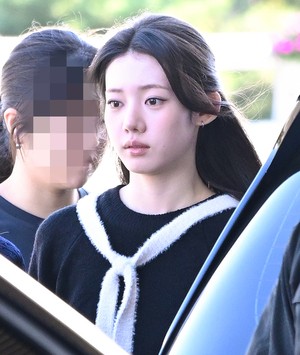 [포토] 베몬 로라 ‘무슨 생각할까?’