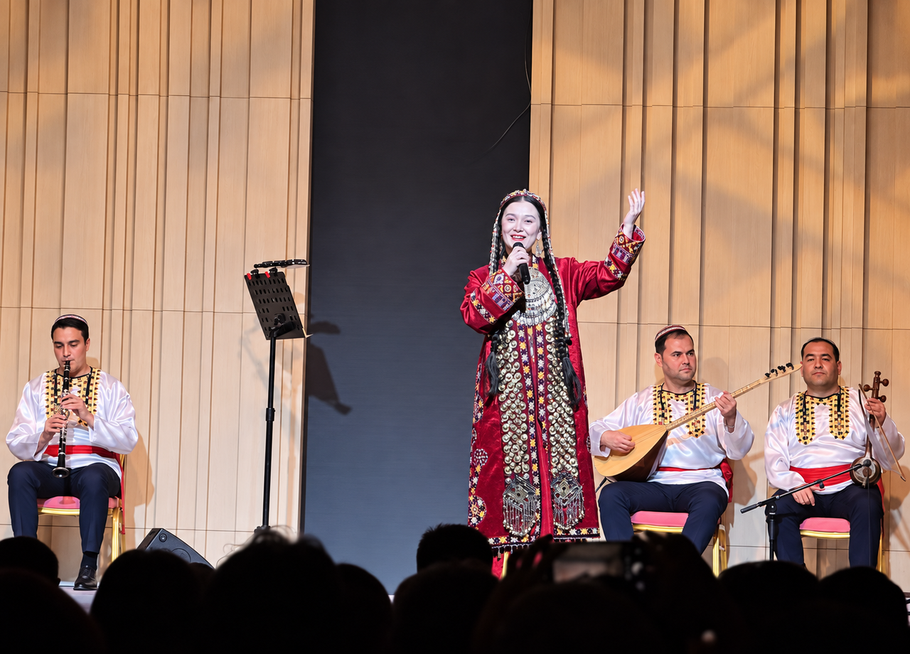 A Turkmen singer in an ornate red traditional dress adorned with silver-colored ornaments performs alongside musicians playing a wind instrument, the two-stringed dutar and bowed gyjak during the Days of Turkmen Culture at Prugio Art Hall in Jung-gu, central Seoul, Thursday. (Sanjay Kumar/The Korea Herald)