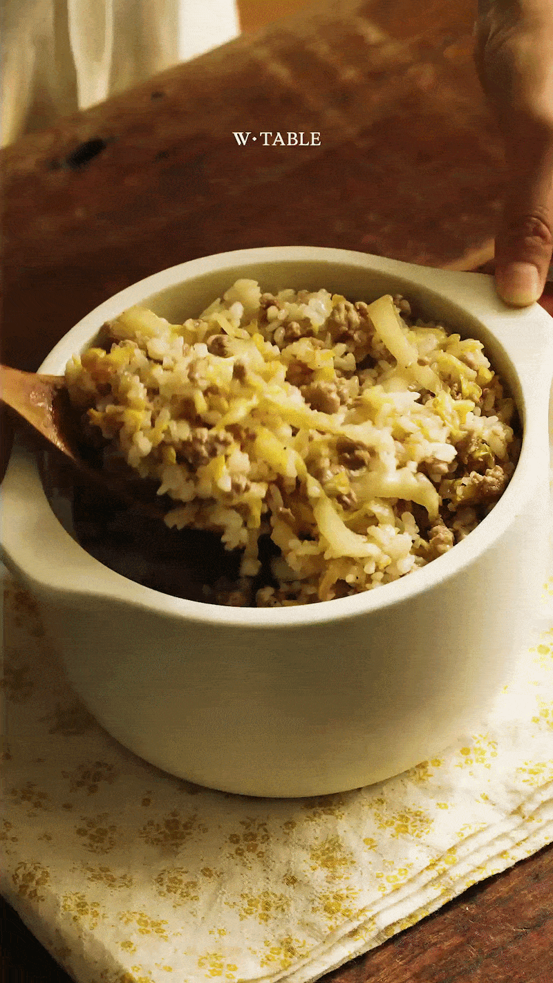 Napa cabbage and pork pot rice (W Table)
