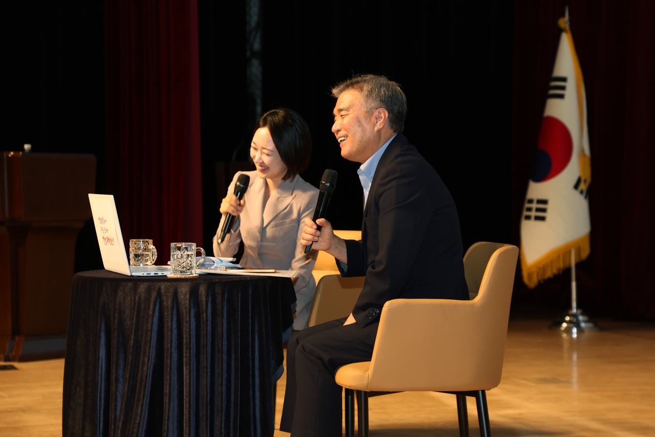 김현기 강남구청장과 토크 형식의 직원 조례