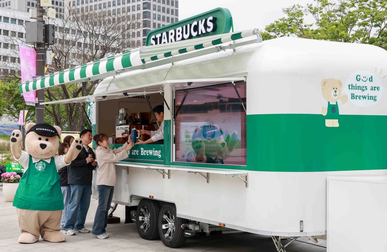 Starbucks' mobile coffee trailer  (Starbucks Korea)