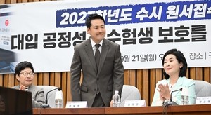 [헤럴드pic] 인사하는 장동혁 국민의힘 대표